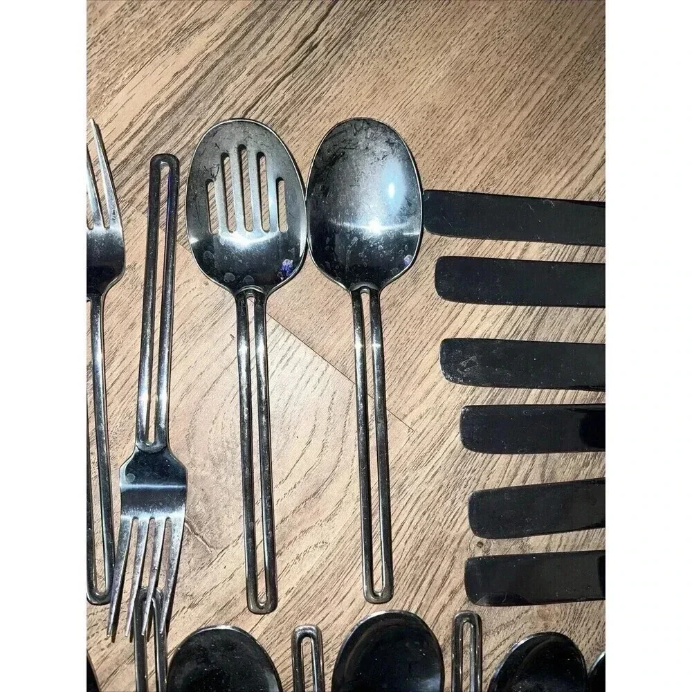 TOWLE NORDIC 18/10  STAINLESS FLATWARE -  34 PIECES Lot Table Of 6 Set